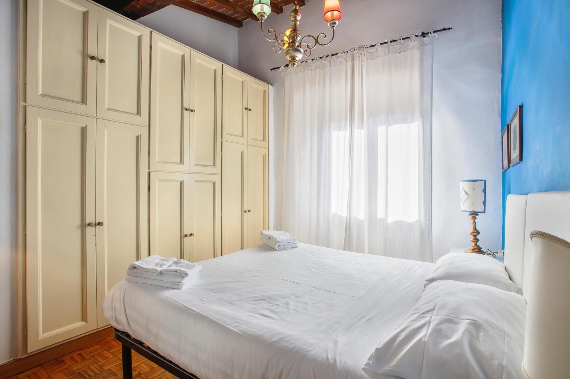 Seven House - Sweet Dreams In Florencia