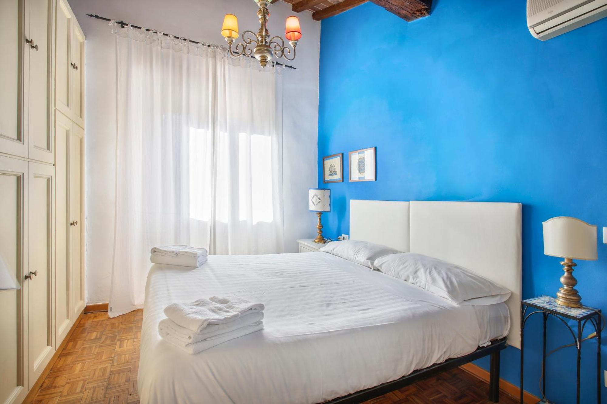 Seven House - Sweet Dreams In Florencia